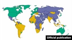 Мапа од најновиот извештај на Фридом Хаус: земјите со целосна слобода на медиумите се обоени во зелено, со делумна слобода - во жолто, и оние каде не постои слобода - во сино.