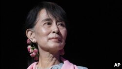 Pemimpin oposisi Burma, Aung San Suu Kyi, menolak menggunakan pengaruhnya bagi penyelesaian kekerasan sektarian di Rakhine (foto: dok).