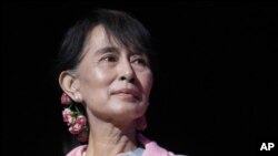 Aung San Suu Kyi di London dalam lawatannya ke Eropa. (photo: AP)