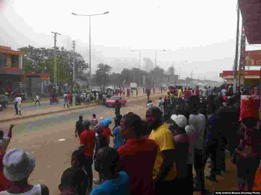 Greve taxistas em Luanda, Hoji Ya Henda Mabor General, foto de Kolly António Muanza. Luanda, Angola, 5 Out. 2015