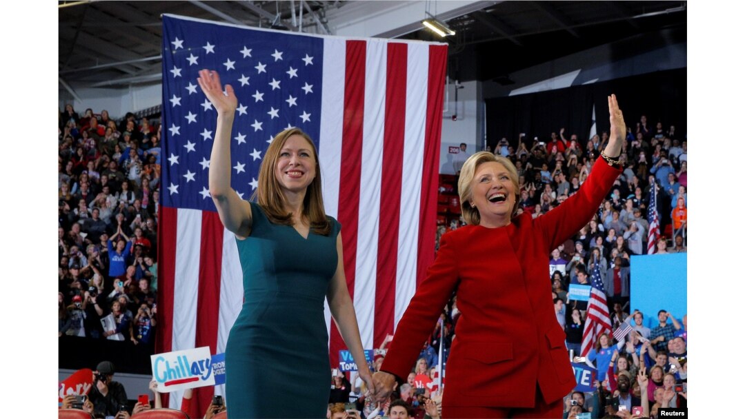 Chelsea Clinton naAmai veke Hillary Clinton