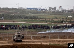 Israeli soldiers take positions on the Israel-Gaza border during a Palestinian protest, March 30, 2019.