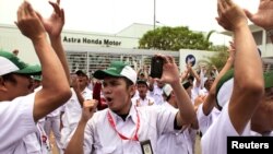 3일 인도네시아 카라왕 산업단지에서 파업 시위 중인 근로자들.