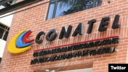 La Comisión Nacional de Telecomunicaciones de Venezuela prohibió la señal de TV Azteca y de CNN.