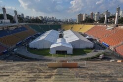 Rumah sakit darurat untuk merawat pasien corona di stadion Pacaembu, Sao Paulo, Brazil, 27 Maret 2020. (Foto: dok).