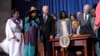 TT Obama ký luật chống bạo lực đối với phụ nữ được gia hạn và nới rộng