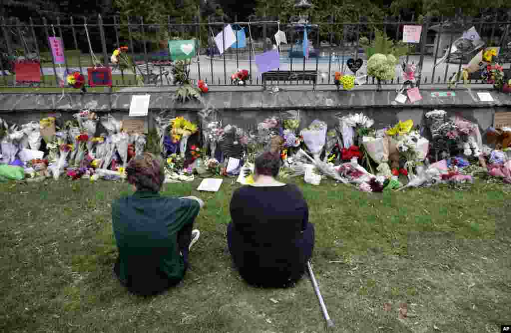 حملے کے بعد نیوزی لینڈ خصوصاً کرائسٹ چرچ کی فضا سوگوار ہے۔ ہلاکتوں کے سوگ میں نیوزی لینڈ کا قومی پرچم سرنگوں ہے جب کہ ملک بھر میں سکیورٹی انتہائی الرٹ ہے۔