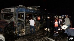 بمب کار گذاشته درون یک اتومبیل در کنار یک اتوبوس منفجر شد