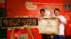 Cặp Thái Lan phá kỷ lục hôn thế giới