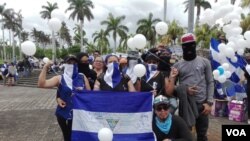 Jóvenes nicaragüenses protestan para exigir la liberación de María Guadalupe Ruiz, quien dicen se encuentra presa por razones políticas.