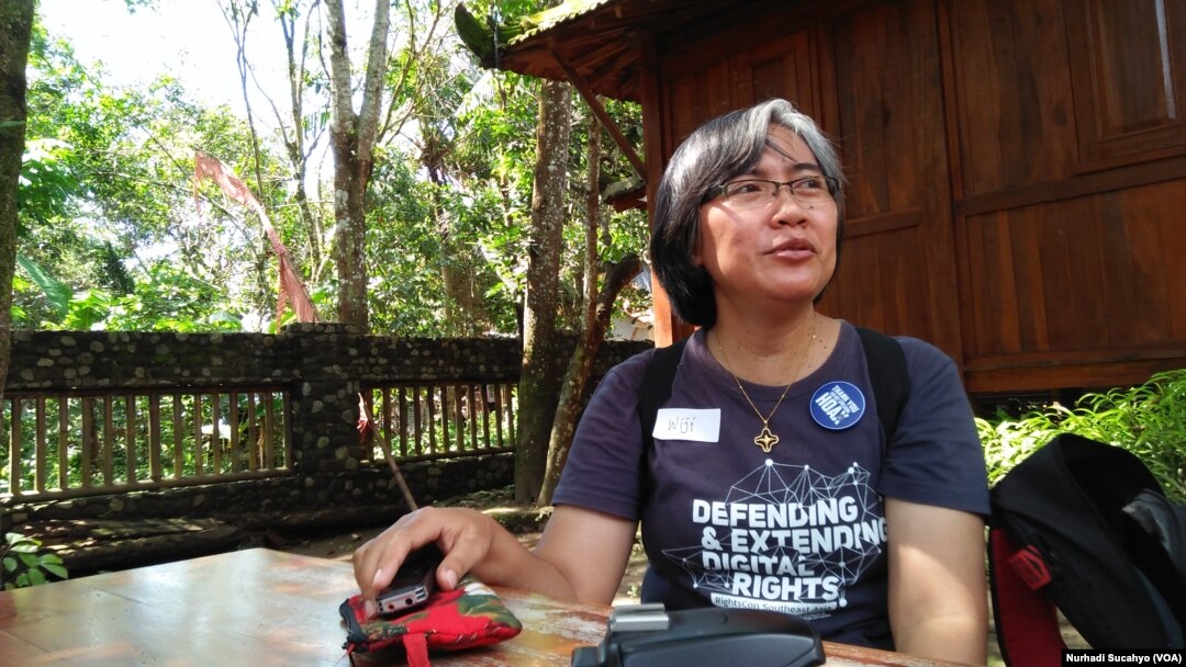 Valentina Sri Wijiyati, relawan Mafindo dari Yogyakarta. (VOA/Nurhadi Sucahyo)