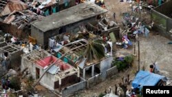 Badai Matthew merusak rumah-rumah warga di Jeremie, Haiti (6/10).