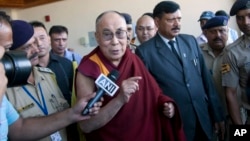 El líder espiritual Dalai Lama ya está de regreso en la India, luego de estar internado en una clínica estadounidense.