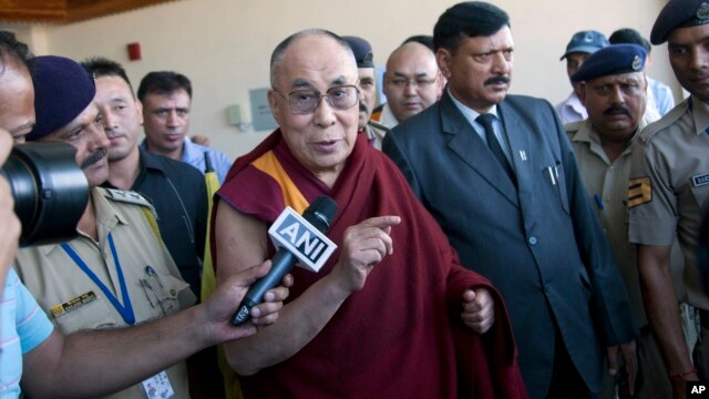 El líder espiritual Dalai Lama ya está de regreso en la India, luego de estar internado en una clínica estadounidense.