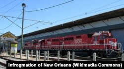 Lokomotif kereta "New Orleans Public Belt" di Governor Nichols Street Wharf, New Orleans (Foto: dok). Dua gerbong kereta api “New Orleans Public Belt” yang masing-masing membawa 30 ribu galon minyak mentah dilaporkan keluar dari jalur kereta, Minggu malam (1/3).