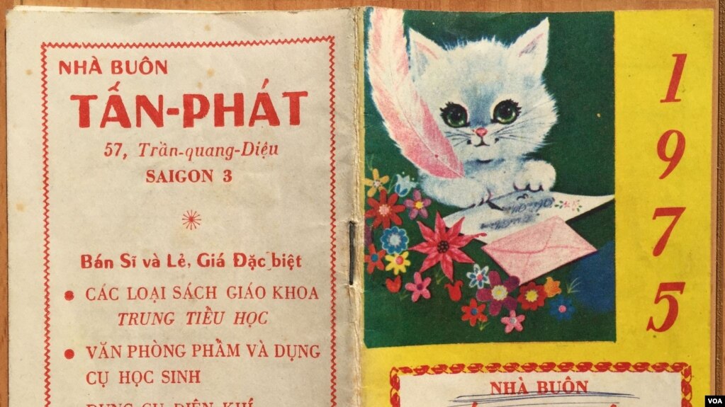 Cuốn lịch bỏ túi năm 1975 tác giả còn lưu giữ (Ảnh Bùi Văn Phú)