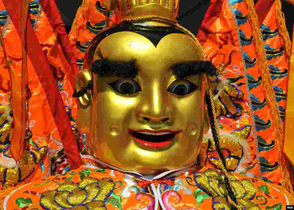 Древняя китайская маска