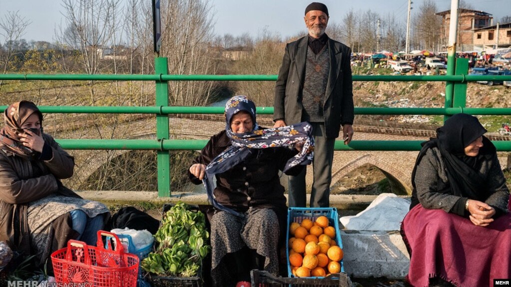 ایران پیشاپیش کلی مشکل دارد و بعدی می تواند بحران بانکی باشد