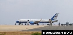 The plane of the First Lady Melania Trump on the tarmac of Lilongwe, Malawi, October 4, 2018.