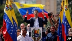 Huan Gaido, čelnik kongresa kog predvodi opoozicija, proglasio se privremenim predsednikom države do izbora, tokom skupa na kome je zahtevano da se predsednik Nikolas Maduro povuče, u Karakasu, Venecuela, 23. januara 2019.