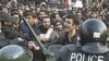 组图:英国谴责伊朗抗议者冲入使馆