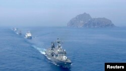 지난 2008년 한국 해군 함정들이 독도(일본명 다케시마) 주변 해역에서 훈련하고 있다. (자료사진)