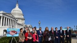 Legisladores republicanos con piden a la administración del presidente Joe Biden activar internet gratis para apoyar a los cubanos que protestan en la isla. [Foto: VOA/Tomás Guevara]