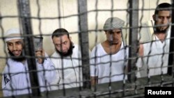Además de 14 sentencias a muerte el tribunal egipcio dictó penas de cadena perpetua para otros seis islamistas.