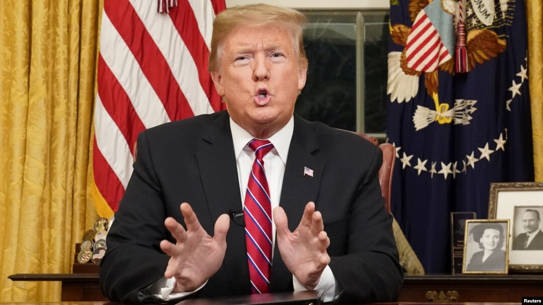 Trump menegaskan keinginannya untuk bangun tembok perbatasan, saat pidato di televisi.