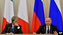 Russian President Vladimir Putin, right, and Italian Prime Minister Paolo Gentiloni attend a joint news conference at the Bocharov Ruchei state residence in Russian Black Sea resort of Sochi, May 17, 2017. 