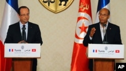 Tunisian President Moncef Marzouki , right, addresses reporters during a joint press conference with French President Francois Hollande, left, Carthage, Tunisia, July 4, 2013.