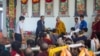 两名藏族高僧为达赖喇嘛祈福被捕