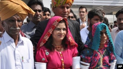 Kumari Girl First Sex - Muslim Pakistan Swears In First Hindu Female Senator from Untouchables