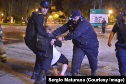 Diez mujeres fueron detenidas el domingo, 14 de octubre de 2018, en Trelew, Argentina, durante manifestaciones en el Encuentro Nacional de Mujeres.