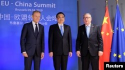 欧盟委员会主席容克和欧洲理事会主席图斯克在布鲁塞尔举行欧中峰会前欢迎中国总理李克强。（2019年4月9日）
