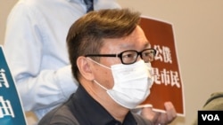 荃灣區議員劉志雄表示，港府引入公務員宣誓效忠的文化，進一步將香港的公務員 變成中國的官員或者幹部，完全要忠於政權，將香港變成大陸一樣。(美國之音 湯惠芸拍攝)