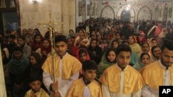 د پاکستان د عیسايي ټولنې غړي په یوه گرجا کې د عبادت په مهال