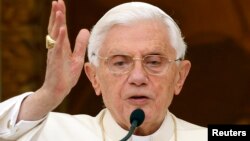 Benedicto XVI ha sido acusado por grupos dentro de la Iglesia católica de encubrir los crímenes de varios sacerdotes de su Iglesia.
