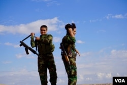 Kani, 30, left, was nearly killed early in the Mosul offensive when a suicide bomber exploded a car packed with explosives 60 meters from her. Seventeen peshmerga fighters were killed in the blast. Nov. 2, 2016. (J. Dettmer/VOA)