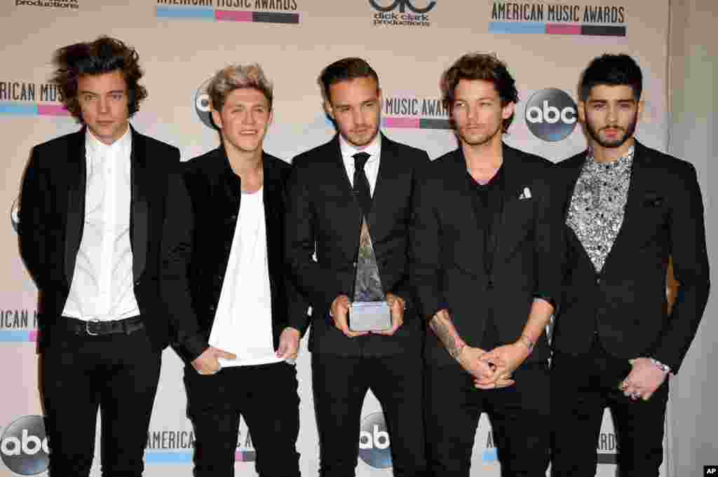 Harry Styles, Niall Horan, Liam Payne, Louis Tomlinson û Zayn Malik ji grupa One Direction.