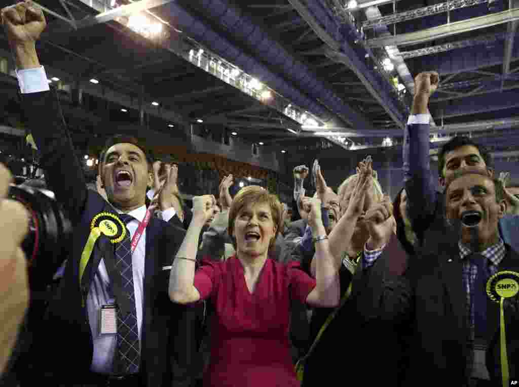 First Minister of Scotland and Scottish National Party leader Nicola Sturgeon (center) celebrates with the results for her party at the count of Glasgow constituencies for the general election in Glasgow, Scotland, May 8, 2015.