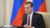Прем’єр-міністр Медведєв розмовляє в Криму про «розвиток» півострова