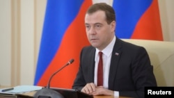 PM Rusia Dmitry Medvedev memimpin rapat di Simferopol, Krimea (31/3).
