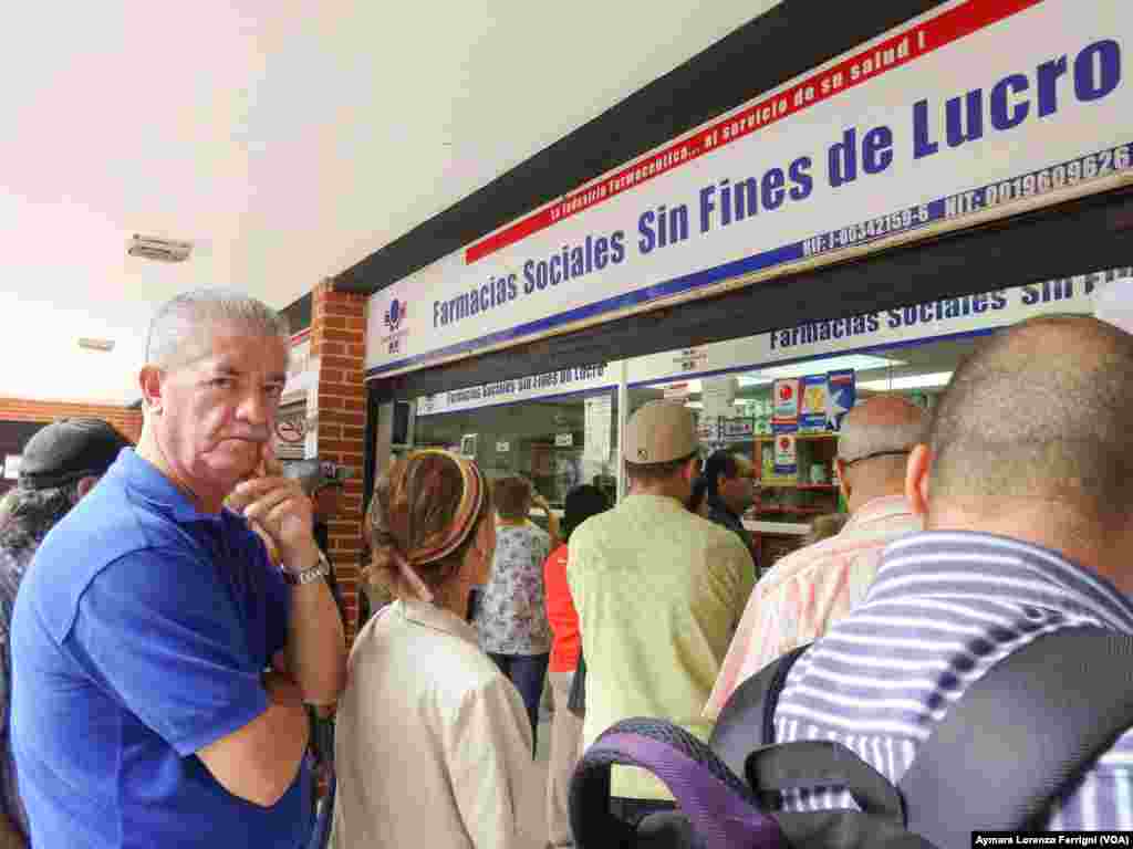 Los caraqueños buscan opciones para conseguir medicamentos a mejores precios.