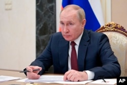El presidente ruso, Vladimir Putin, asiste a una reunión del gabinete a través de una videoconferencia en el Kremlin en Moscú, Rusia, el 12 de enero de 2022.