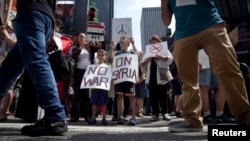 Protest zbog moguće vojne akcije protiv Sirije na Tajms Skveru u Njujorku. 