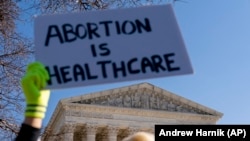 Федерален судија одлучи дека сојузната држава не може да гони никој што абортира при итна медицинска ситуација