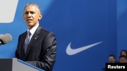 Tổng thống Obama phát biểu tại công ty Nike ở bang Oregon, ngày 8/5/2015. Tổng thống Obama nói rằng theo thỏa thuận đang được bàn thảo, Việt Nam sẽ 'lần đầu tiên phải nâng các tiêu chuẩn về lao động'.