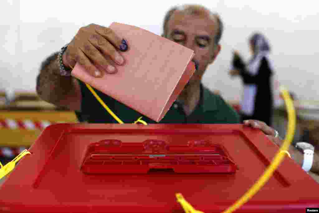 A man casts his vote at a polling station in Benghazi July 7, 2012. Libyans began voting in their first free national election in 60 years on Saturday, a poll designed to shake off the legacy of Muammar Gaddafi but which risks being hijacked by autonomy d