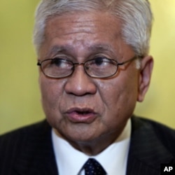 菲律賓外交部長阿爾伯特•羅薩里奧(資料照片)